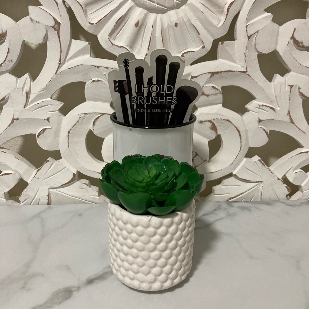 You’re making me blush  I Hold Brushes - Picture 2 of 4